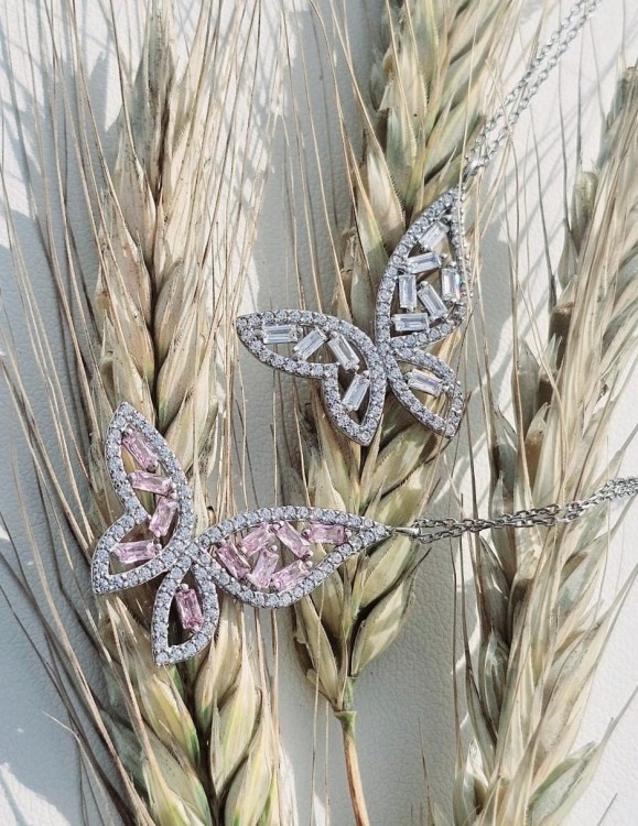 damski srebrny naszyjnik butterfly motyl  symbolizuje grację i transformację  posiada zawieszkę w kształcie motyla skrzydła senka srebro 925