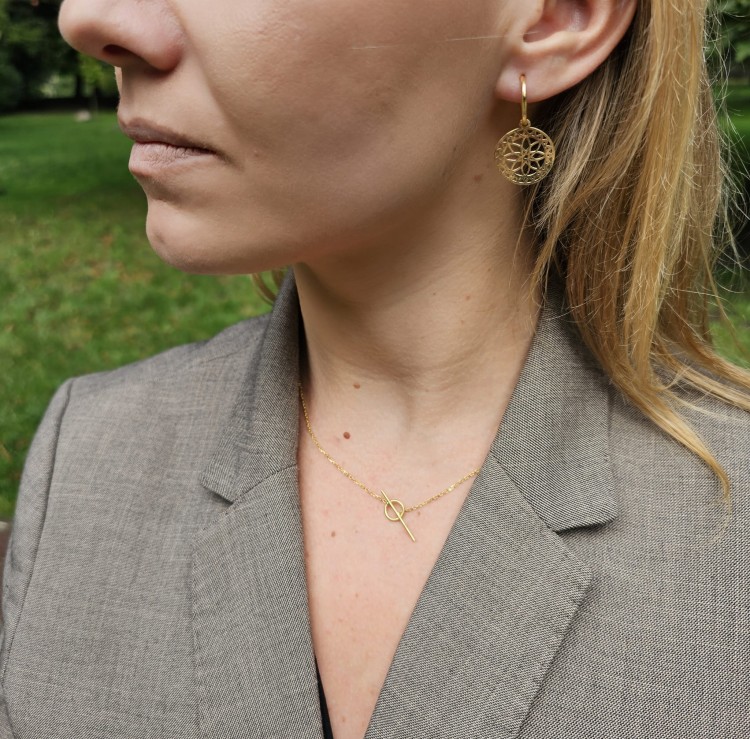 Srebrny damski minimalistyczny naszyjnik z nowoczesnym zapięciem typu toggle senka srebro 925
